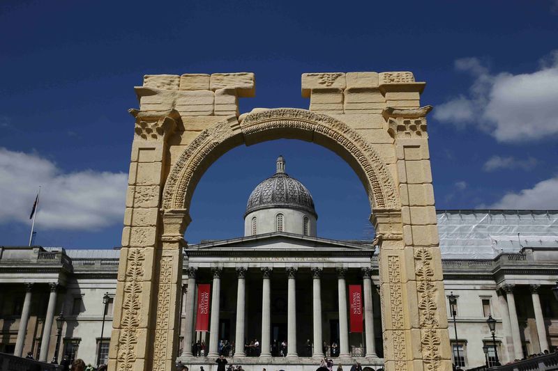 © Reuters. Recriação de Arco do Triunfo de 1.800 anos que existia em Palmira vista em Londres
