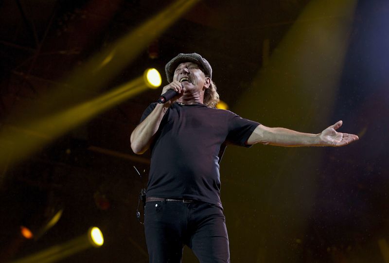 © Reuters. Líder do grupo de rock AC/DC, Brian Johnson