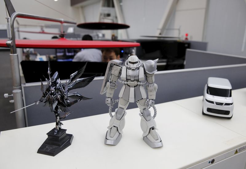 © Reuters. Model of "Zaku" character from Japan's popular robot animation series Gundam, is displayed at the Nissan Motor Co's Global Design Center in Atsugi