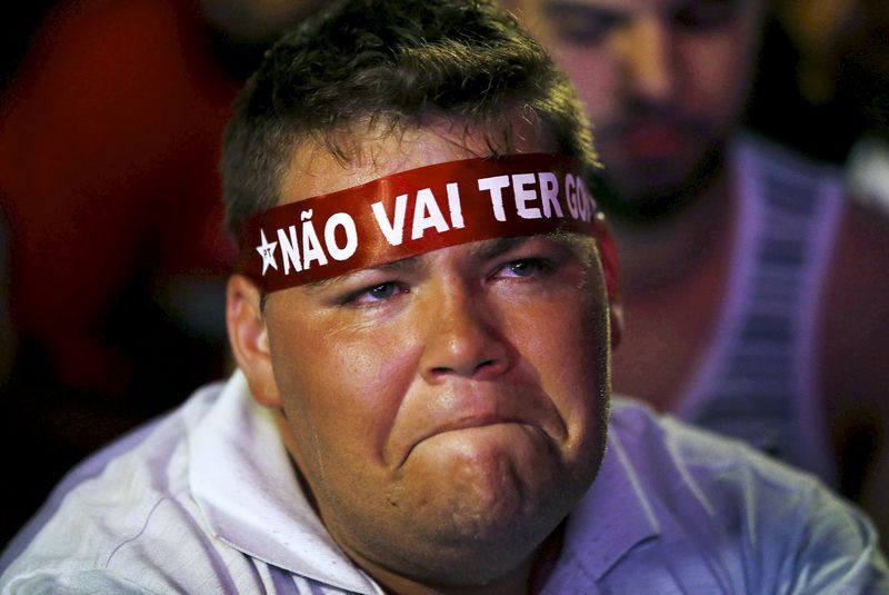 © Reuters. File photo of a supporter of President Dilma Rousseff reacting while watching the impeachment voting in Brasilia