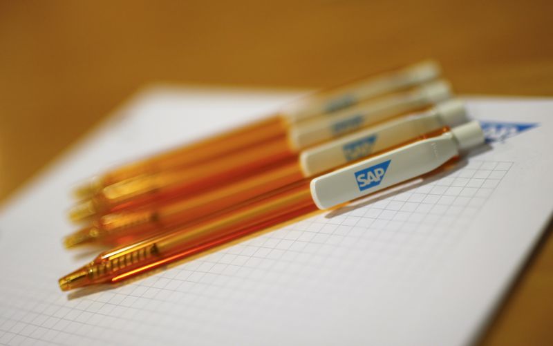 © Reuters. File photo of pens with the logos of SAP pictured before the company's annual general meeting in Mannheim