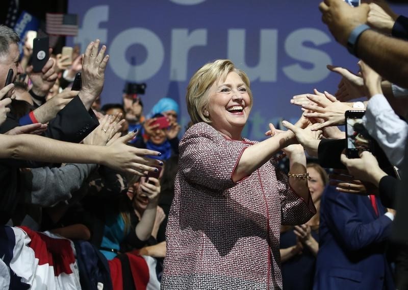 © Reuters. Trump y Clinton ganan primarias de Nueva York, se acercan a la nominación