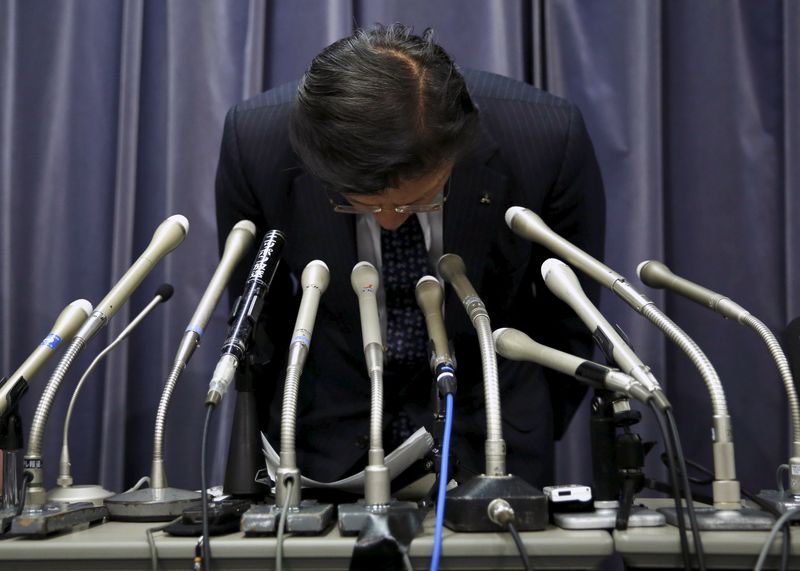 © Reuters. Presidente da Mitsubishi Motors Corp, Tetsuro Aikawa, em entrevista coletiva em Tóquio