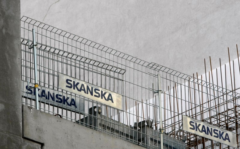 © Reuters. A logo of the construction firm Skanska is seen at a construction site in the centre of Warsaw