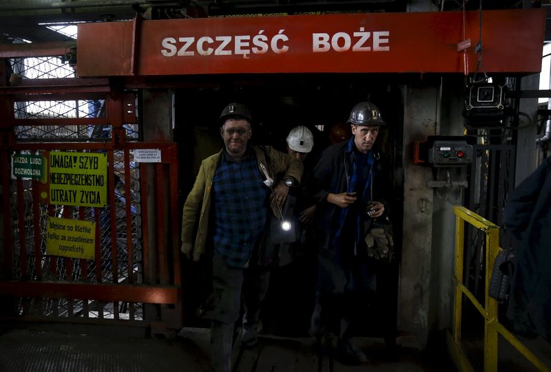 © Reuters. File photo of miners walking out of a lift after finishing their shift about 500 meters underground at the Boleslaw Smialy coal mine, a unit of coal miner Kompania Weglowa (KW), in Laziska Gorne
