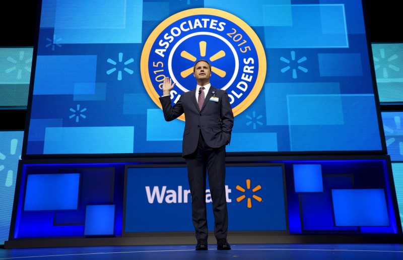 © Reuters. Wal-Mart CEO Doug McMillon speaks at the company's annual meeting in Fayetteville