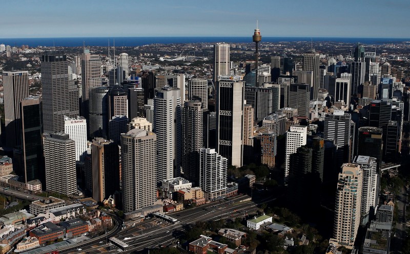 © Reuters. The Central Business District is seen from the air on a sunny winter afternoon in Sydney