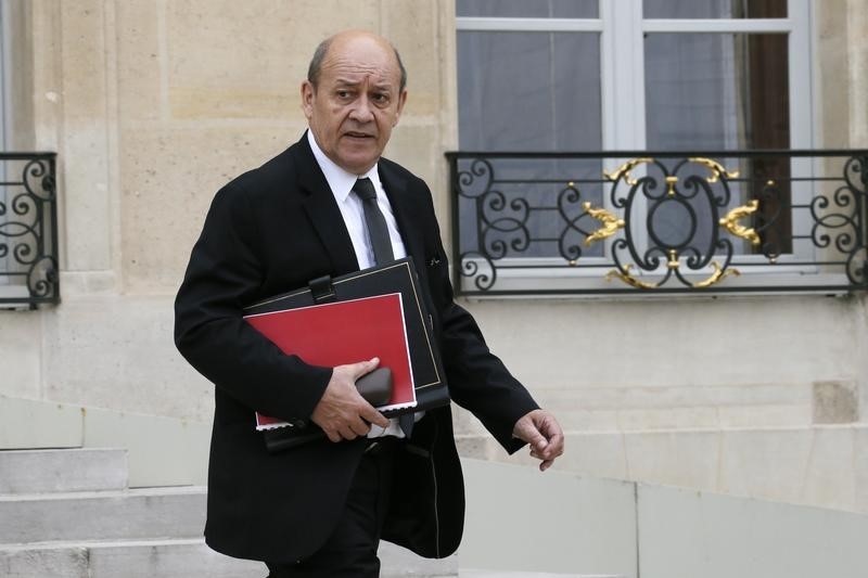 © Reuters. وزير الدفاع الفرنسي: القضاء على الدولة الإسلامية ممكن