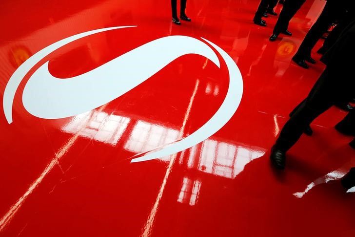 © Reuters. Safran group's  logo is pictured on the floor during the delivery of the first series-production LEAP-1A propulsion systems by Aircelle for the A320neo aircraft Airbus family in Colomiers 
