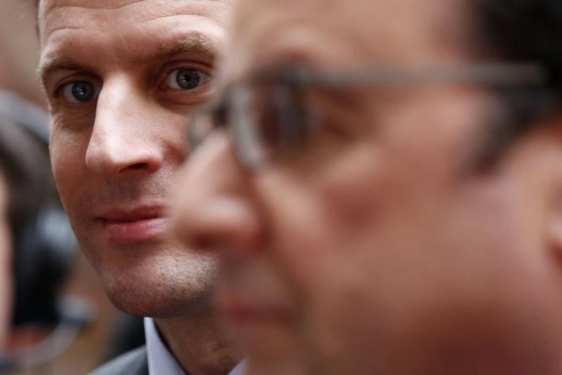 © Reuters. LES FIDÈLES DE HOLLANDE TENTENT DE MARGINALISER MACRON