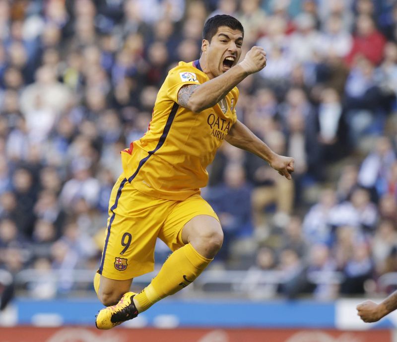 © Reuters. Suárez se siente "privilegiado" por superar la marca de Ronaldo