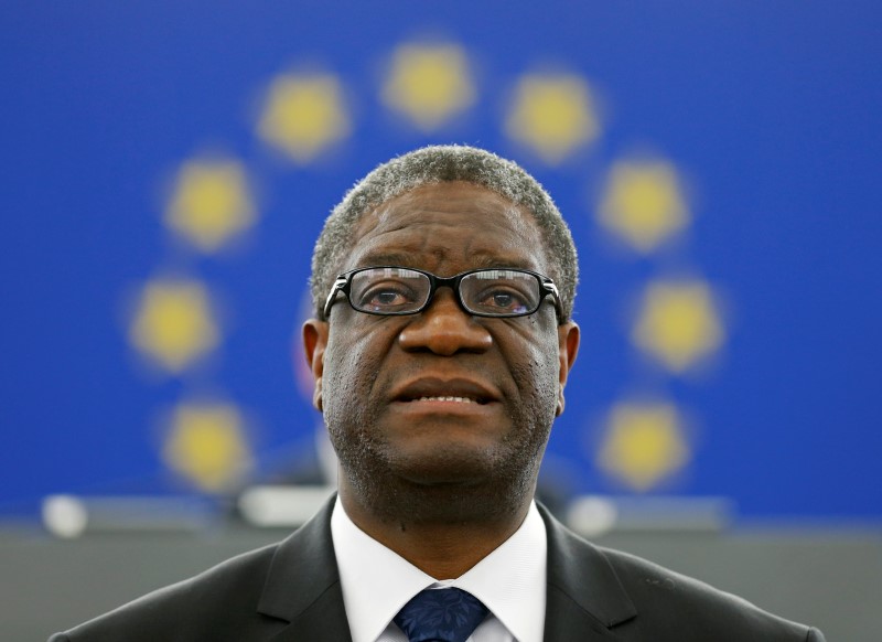 © Reuters. Congolese gynaecologist Mukwege delivers a speech during an award ceremony to receive his 2014 Sakharov Prize at the European Parliament in Strasbourg