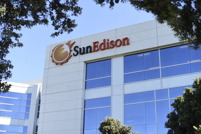 © Reuters. The headquarters of SunEdison solar energy company is shown in Belmont, California