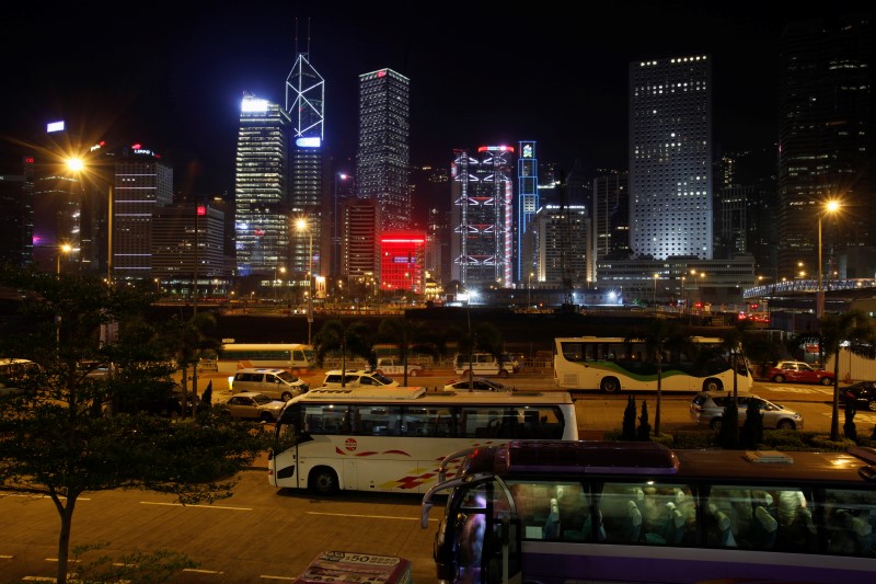 © Reuters. The financial Central District of Hong Kong is seen before Earth Hour