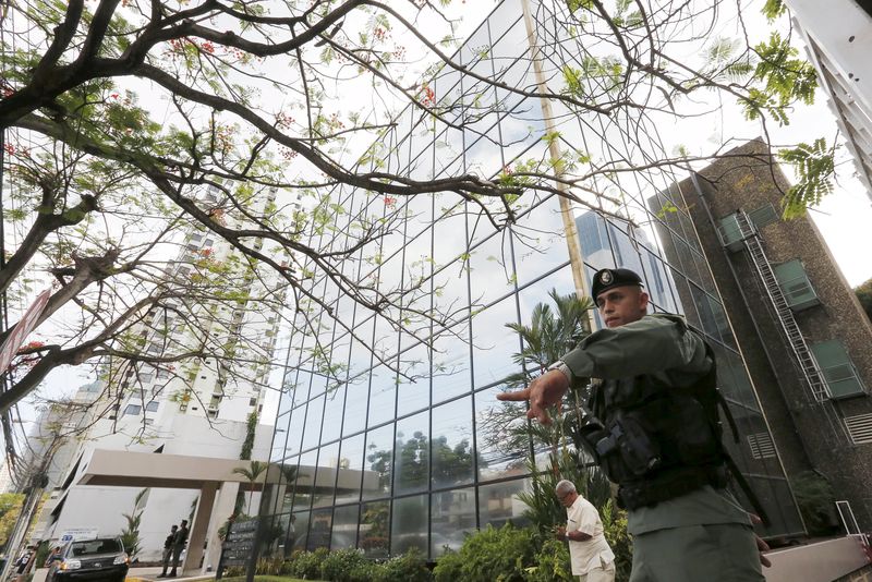 © Reuters. A police officer gestures as he stands guard outside the Mossack Fonseca law firm office in Panama City 