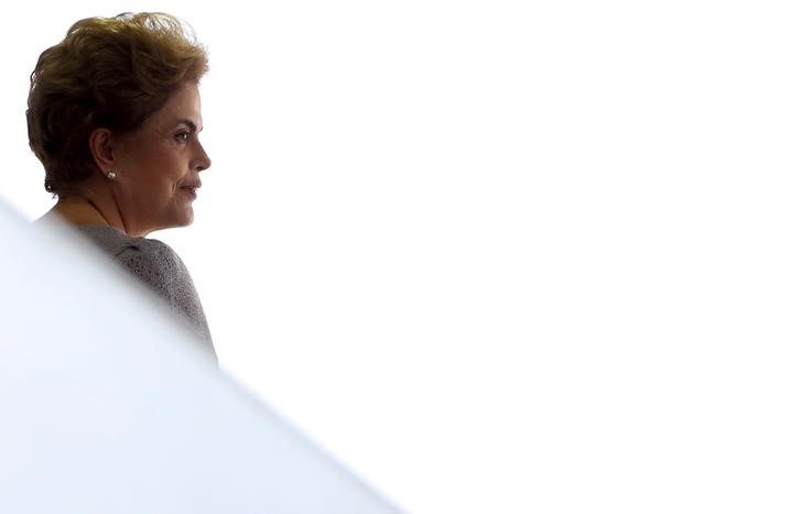 © Reuters. Presidente Dilma Rousseff chega para cerimônia no Palácio do Planalto