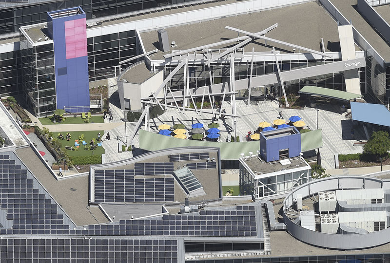 © Reuters. The Alphabet Inc. campus, also known as Googleplex, is shown in this aerial photo in Mountain View