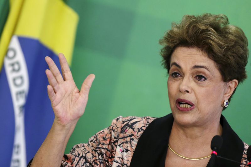 © Reuters. روسيف تقول إنها قد تطلب من مجموعة ميركوسور تعليق عضوية البرازيل