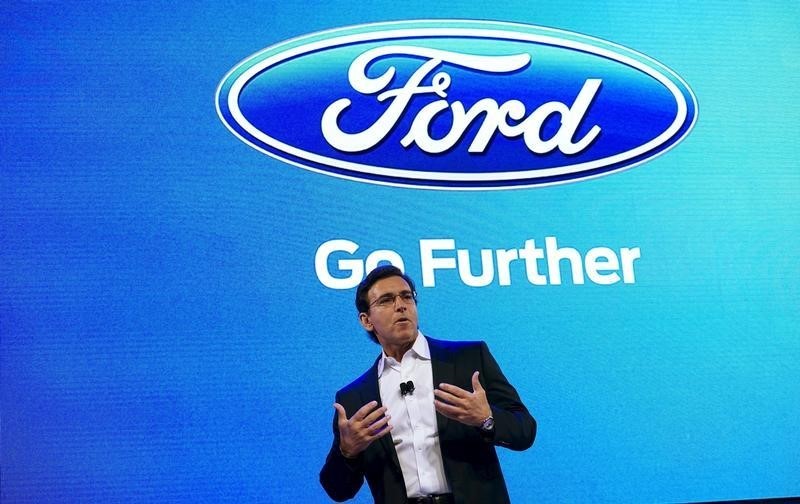 © Reuters. Ford Motor Co CEO Mark Fields speaks at the Ford press conference at the Consumer Electronics Show in Las Vegas