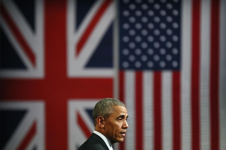 © Reuters. أوباما للشبان البريطانيين: لا تنسحبوا من العالم