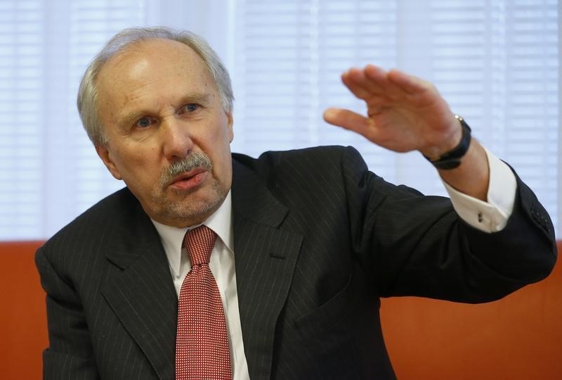 © Reuters. Nowotny del BCE dice que tipos negativos son necesarios para evitar deflación