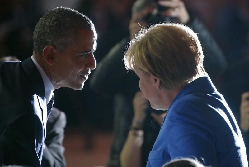 © Reuters. Merkel, Obama dicen acuerdo de libre comercio UE-EEUU beneficiaría a ambas partes