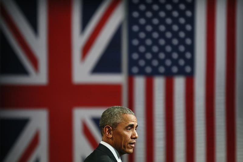 © Reuters. U.S. President Barrack Obama takes part in a Town Hall meeting at Lindley Hall in London