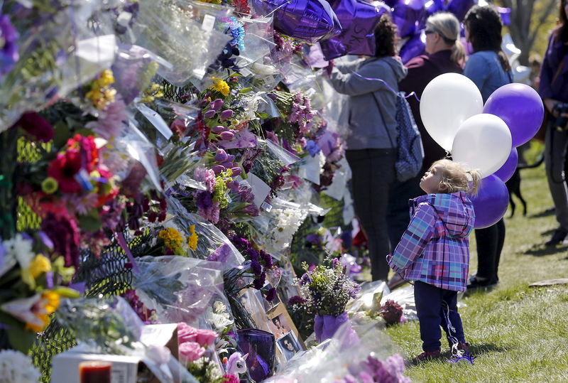 © Reuters. Restos de cantante Prince son cremados; amigos rinden tributo en ceremonia en Minnesota