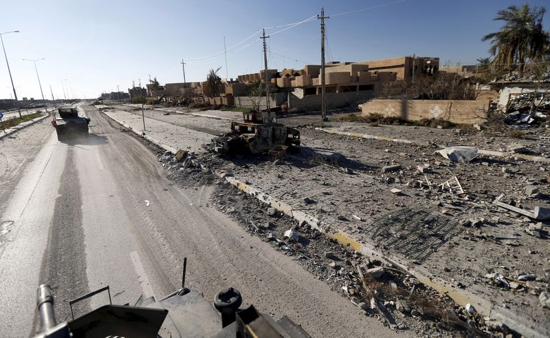 © Reuters. File photo of a military vehicle of the Iraqi security forces being driven in the streets of Ramadi