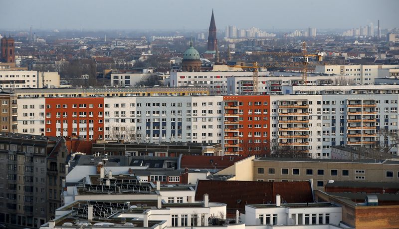 © Reuters. Alemanes recurren a comprar viviendas por bajos tipos de interés y altos alquileres