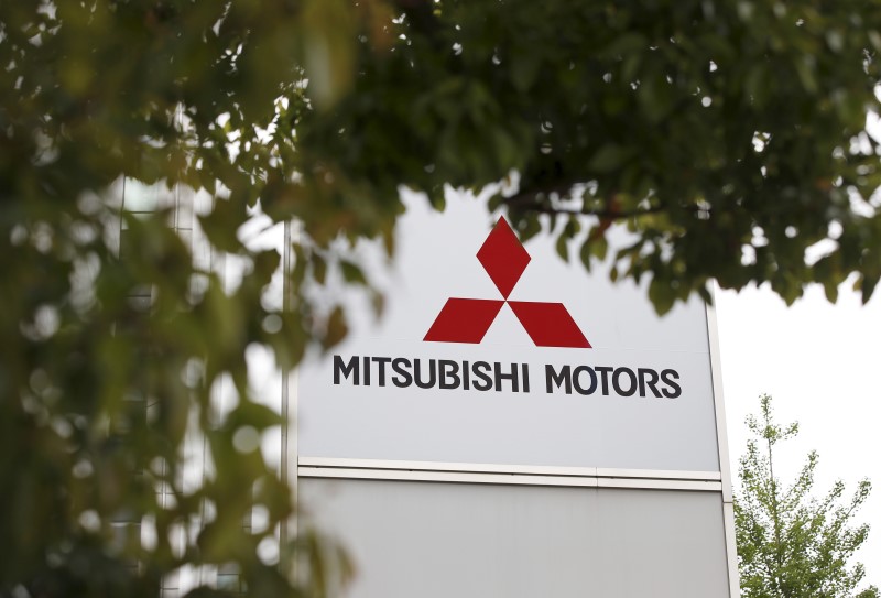 © Reuters. Logo of Mitsubishi Motors Corp is seen at its headquarters in Tokyo