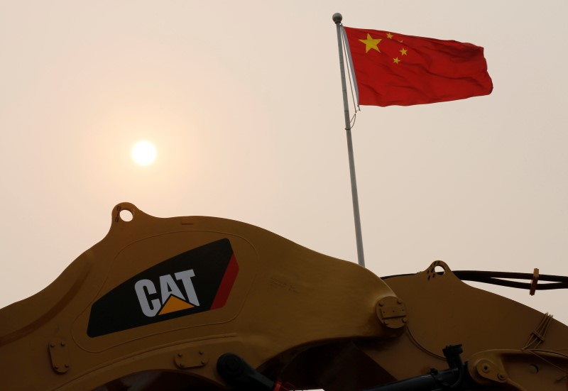 © Reuters. A Caterpillar excavator is displayed at the China Coal and Mining Expo 2013 in Beijing