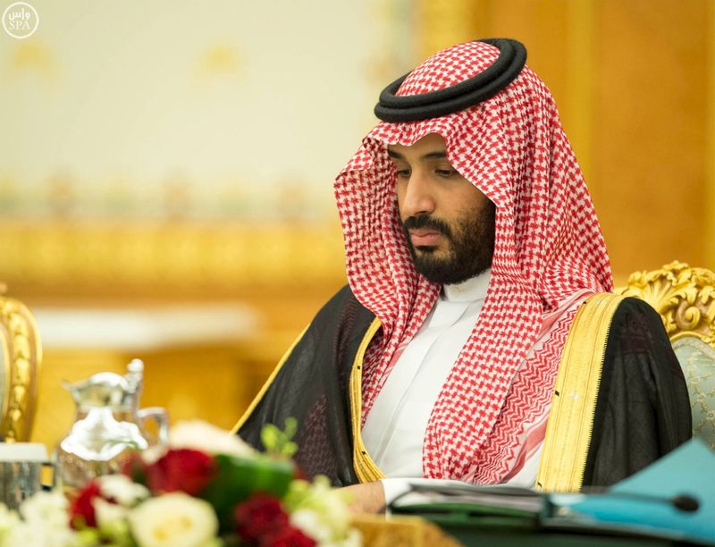 © Reuters. Saudi Arabia's Deputy Crown Prince Mohammed bin Salman attends a cabinet meeting that agrees to implement a broad reform plan known as Vision 2030 in Riyadh