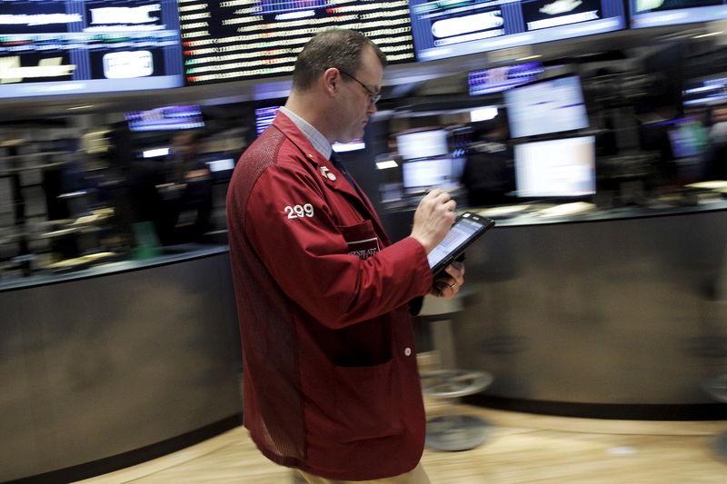 © Reuters. A trader works on the floor of the NYSE 