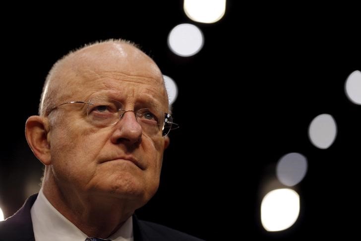 © Reuters. Director of National Intelligence (DNI) James Clapper testifies before a Senate Intelligence Committee hearing on "Worldwide threats to America and our allies" in Capitol Hill, Washington 