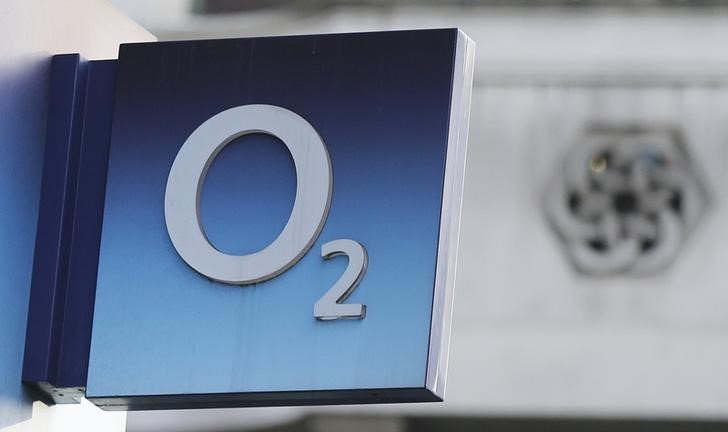 © Reuters. A sign hangs outside an O2 mobile phone shop in central London