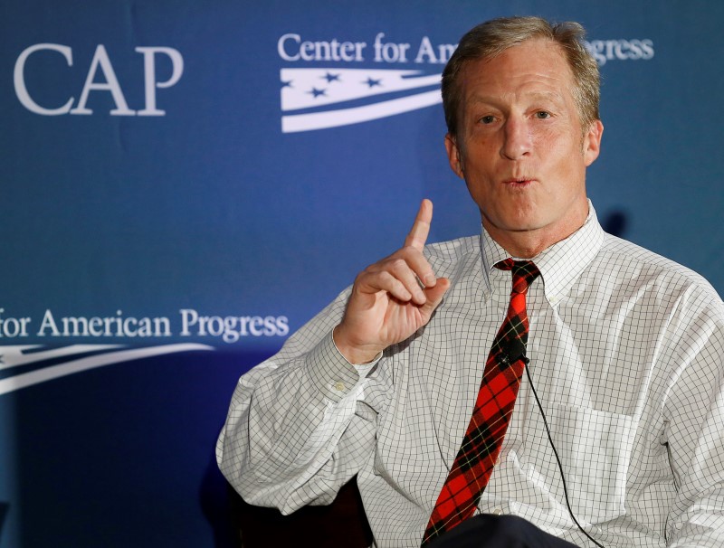 © Reuters. Investor, philanthropist and environmentalist Tom Steyer speaks at the Center for American Progress' 2014 Making Progress Policy Conference in Washington