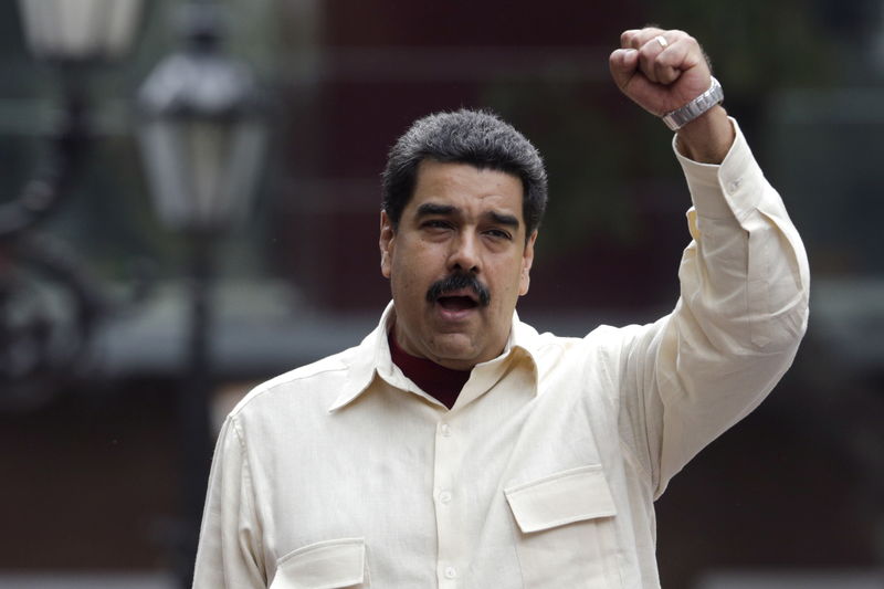 © Reuters. Venezuela's President Nicolas Maduro attends a rally to celebrate the 206th anniversary of the Declaration of Independence, in Caracas