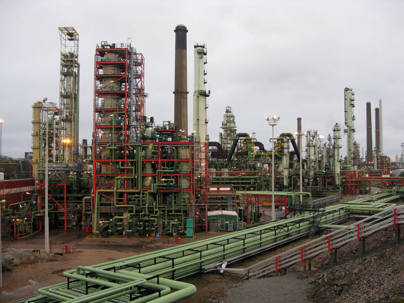 © Reuters. Нефтеперерабатывающий завод Neste в Порвоо, Финляндия