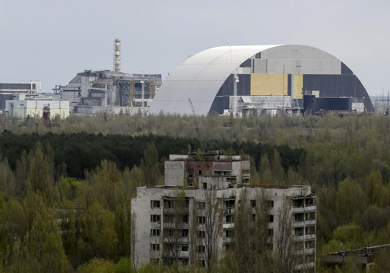 © Reuters. Ucrania recuerda a las víctimas del desastre de Chernóbil 30 años después