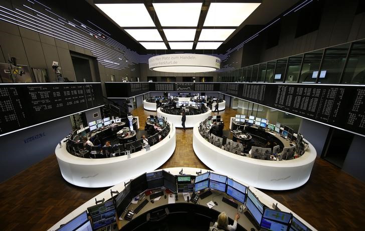 © Reuters. Resultados empresariales impulsan las bolsas europeas, UPM y BP suben