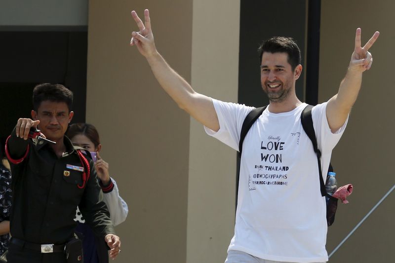 © Reuters. Un español y su marido ganan la custodia de bebé subrogado en Tailandia