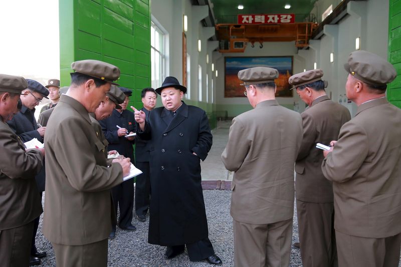 © Reuters. North Korean leader Kim Jong Un visits the Paektusan Hero Youth Power Station No. 3 in this undated photo released by North Korea's Korean Central News Agency