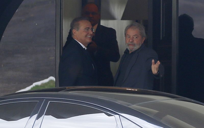 © Reuters. Renan e Lula antes de reunião em Brasília