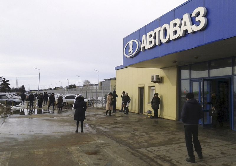 © Reuters. File photo of entrance to AvtoVAZ plant in Togliatti