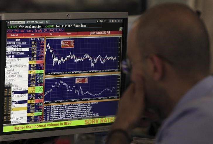 © Reuters. Borsa Milano parte incerta, poi accelera, bene StM su trim1, rimbalza Fca