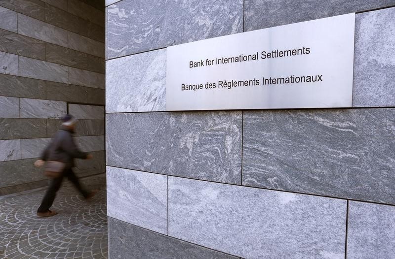© Reuters. A man enters the Bank for International Settlements in Basel