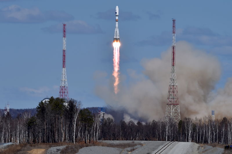 © Reuters. روسيا تنجح في محاولتها الثانية لإطلاق أول صاروخ فضائي داخل أراضيها