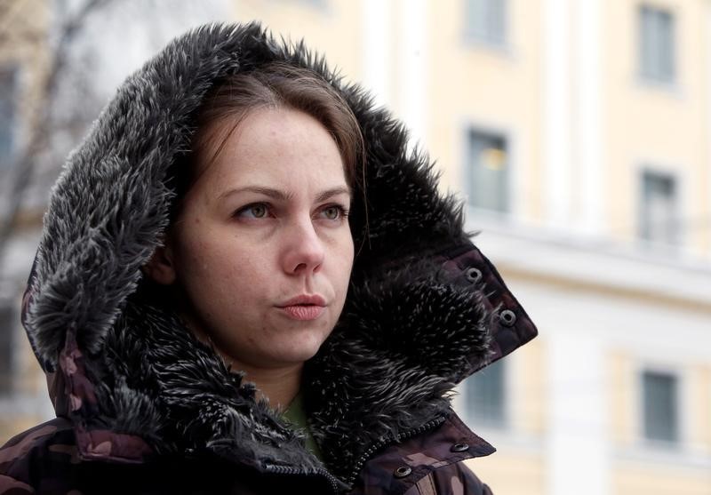 © Reuters. Vera Savchenko, sister of Ukrainian army officer Nadezhda Savchenko, speaks during interview in Moscow