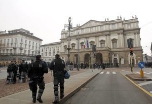 © Reuters. La Policía italiana detiene a sospechosos que podrían planear ataques